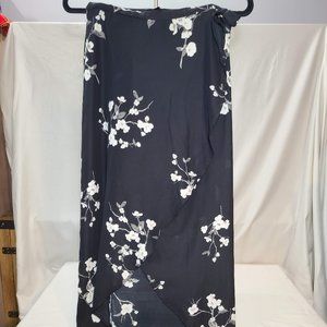 Size M floral print wrap skirt